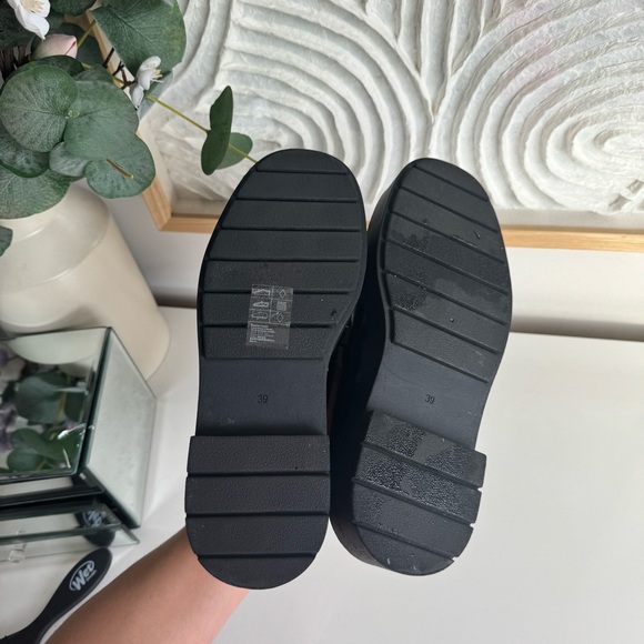 H&M Black Gold-Chain Chunky Loafers - Picture 4 of 7